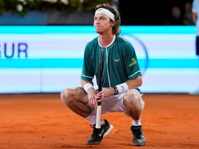 进行热身训 进行热身训