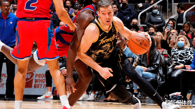 篮球比赛中 篮球比赛中