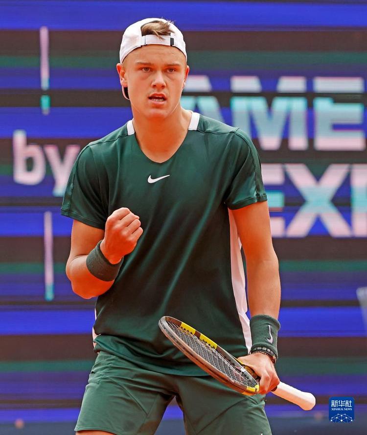 再次展现出 再次展现出